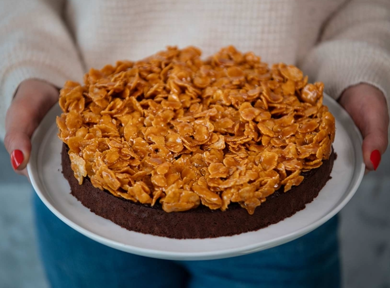Kladdkaka med cornflakes i kolasås.png|300